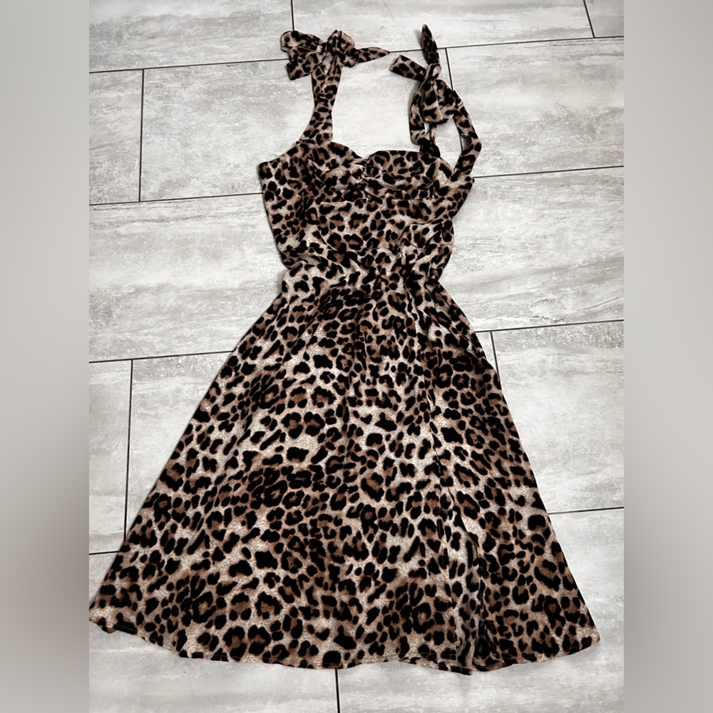 Boohoo print dress brown/black size 12 with split on left side